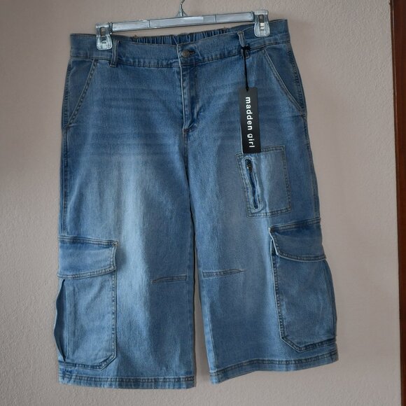 Madden Girl Junior's Light Wash Denim Slouchy Cargo Capri Jeans Size XL - Picture 2 of 6